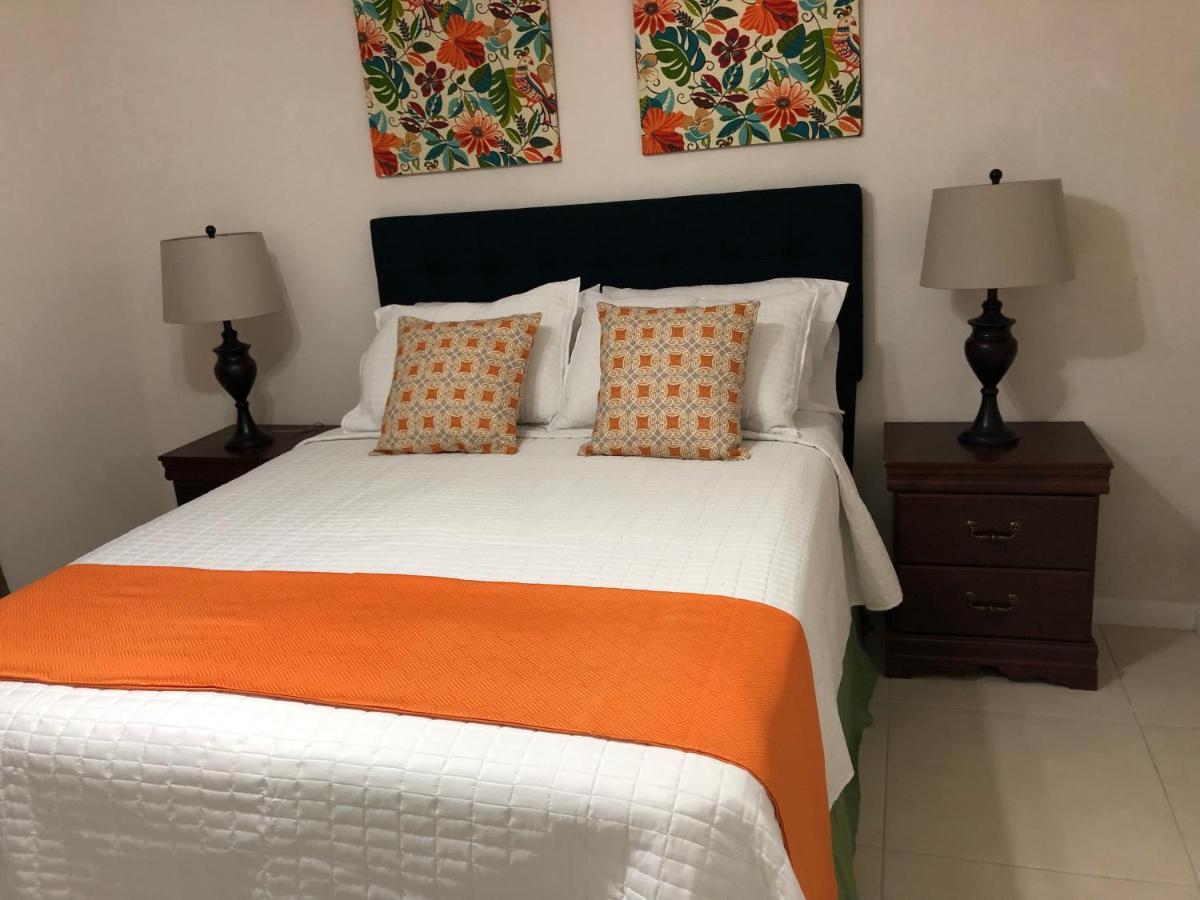 Anna'S Joye Chatham Montego Bay Exterior photo